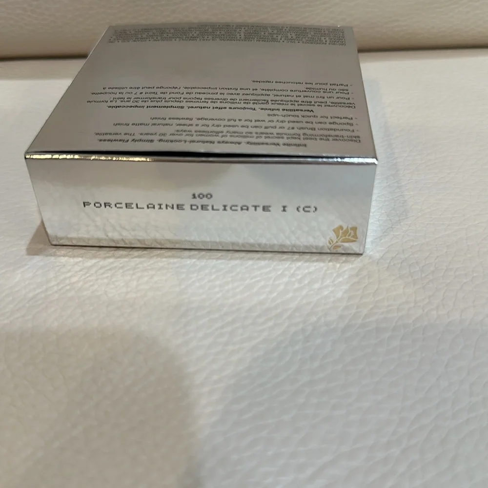 LANCÔME PARIS DUAL FINISH Colors-100 Porcelaine Delicate and COSMETIC BAG